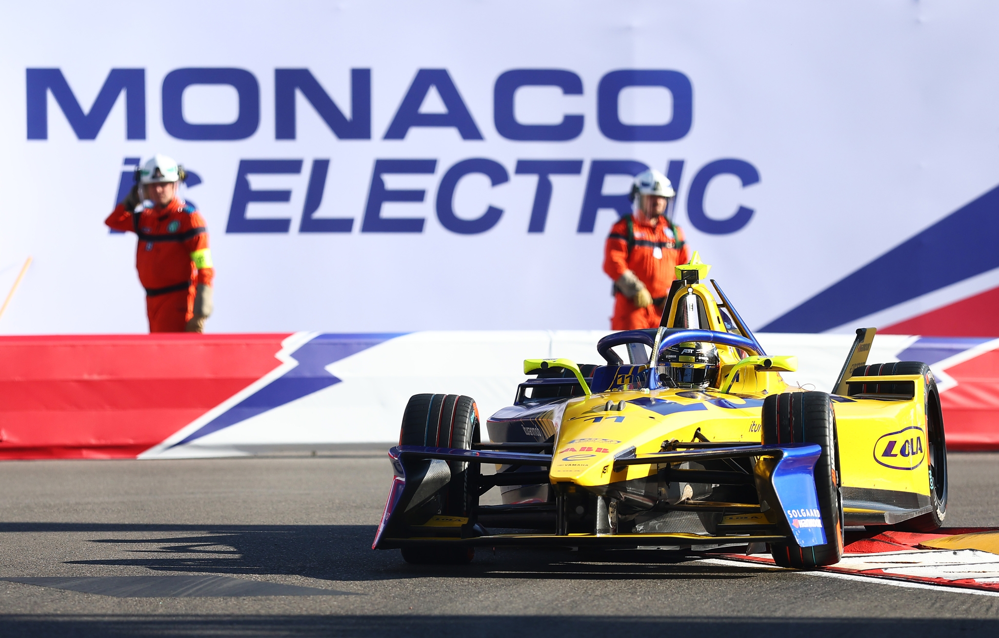 MONTE-CARLO, MONACO - 17 DE MAYO: David Coulthard pilota el GEN4 en pista durante la sesión de entre