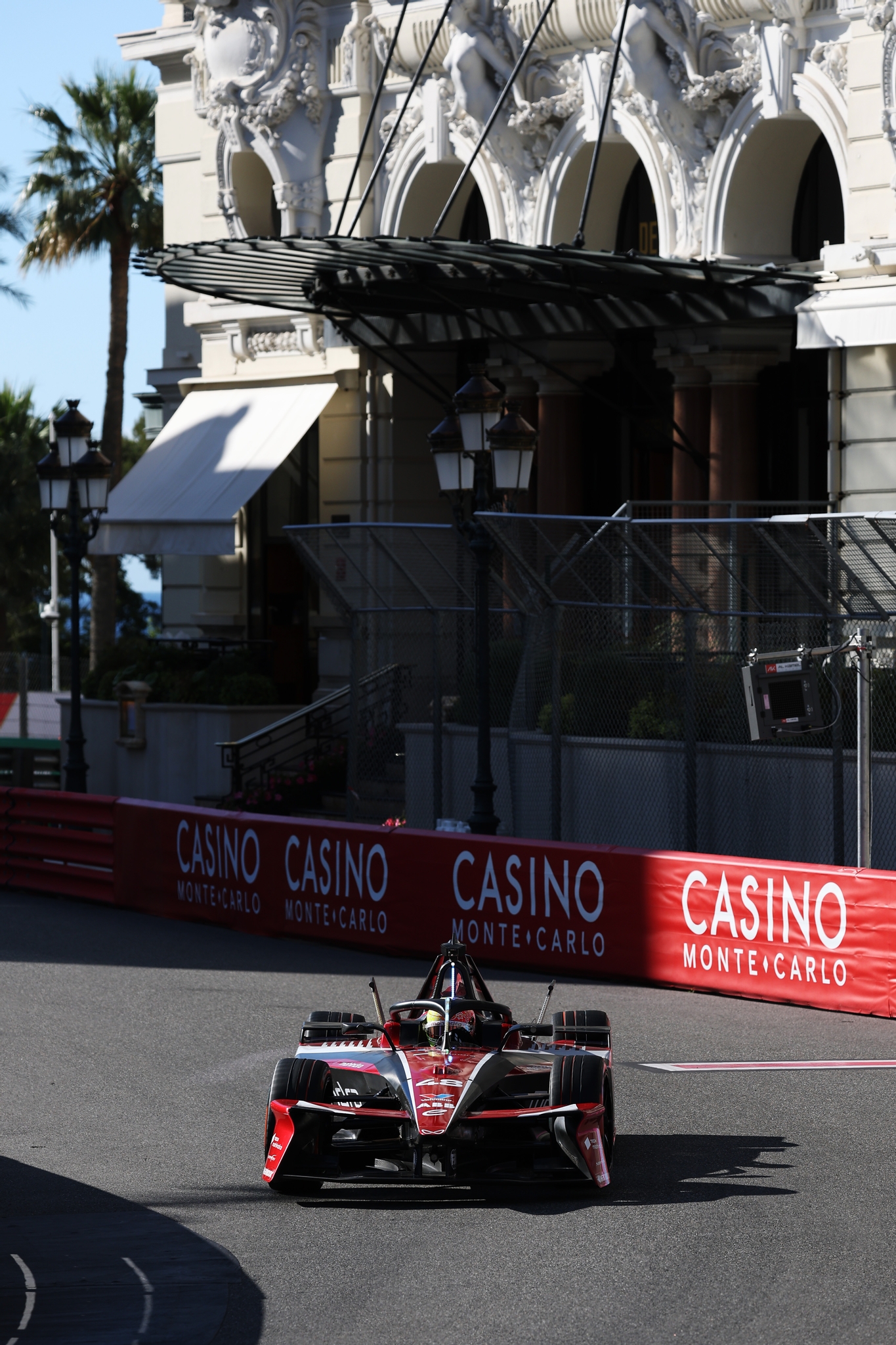MONTE-CARLO, MONACO - 17 DE MAYO: David Coulthard pilota el GEN4 en pista durante la sesión de entre