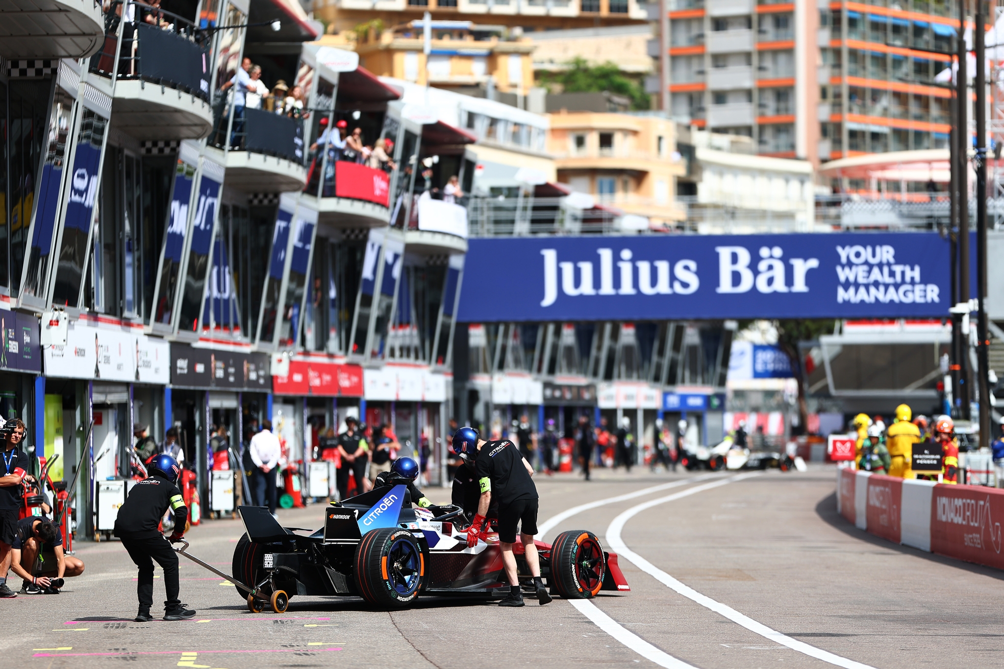 MONTE-CARLO, MONACO - 17 DE MAYO: David Coulthard pilota el GEN4 en pista durante la sesión de entre