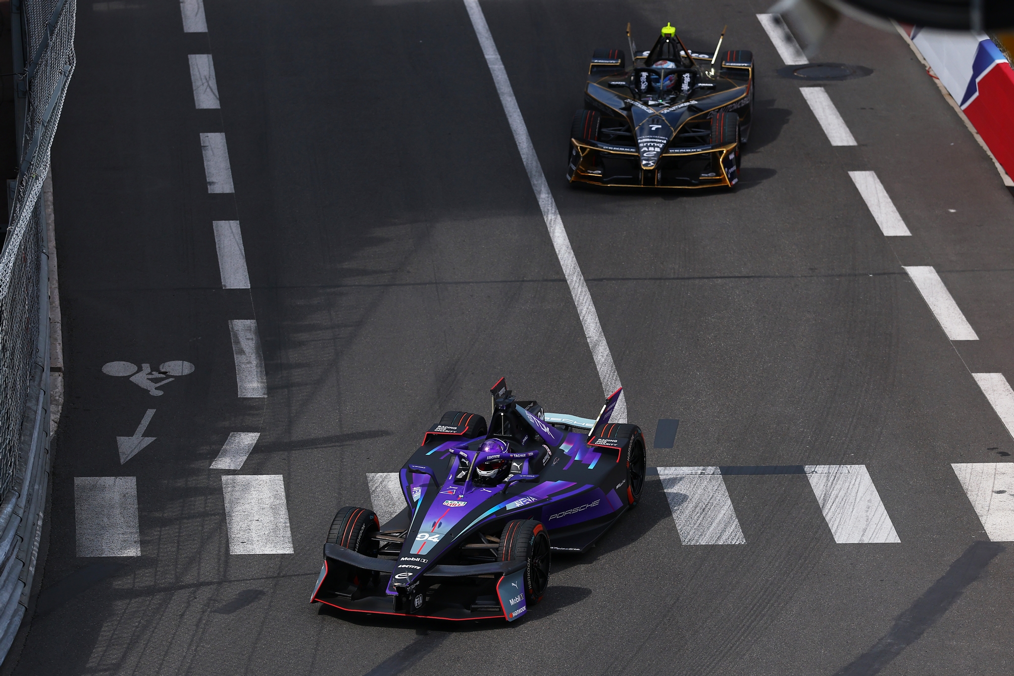 MONTE-CARLO, MONACO - 17 DE MAYO: David Coulthard pilota el GEN4 en pista durante la sesión de entre