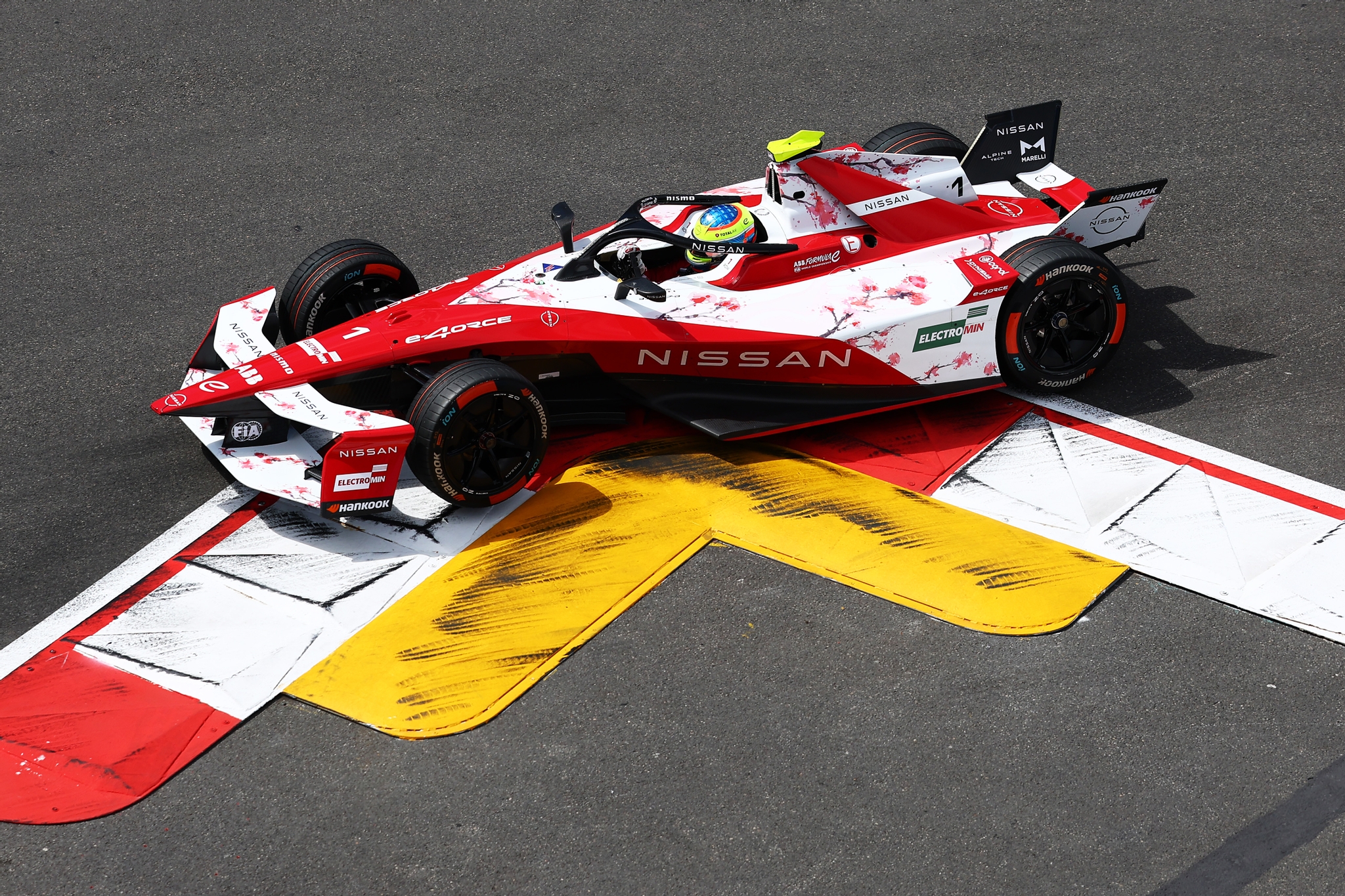 MONTE-CARLO, MONACO - 17 DE MAYO: David Coulthard pilota el GEN4 en pista durante la sesión de entre