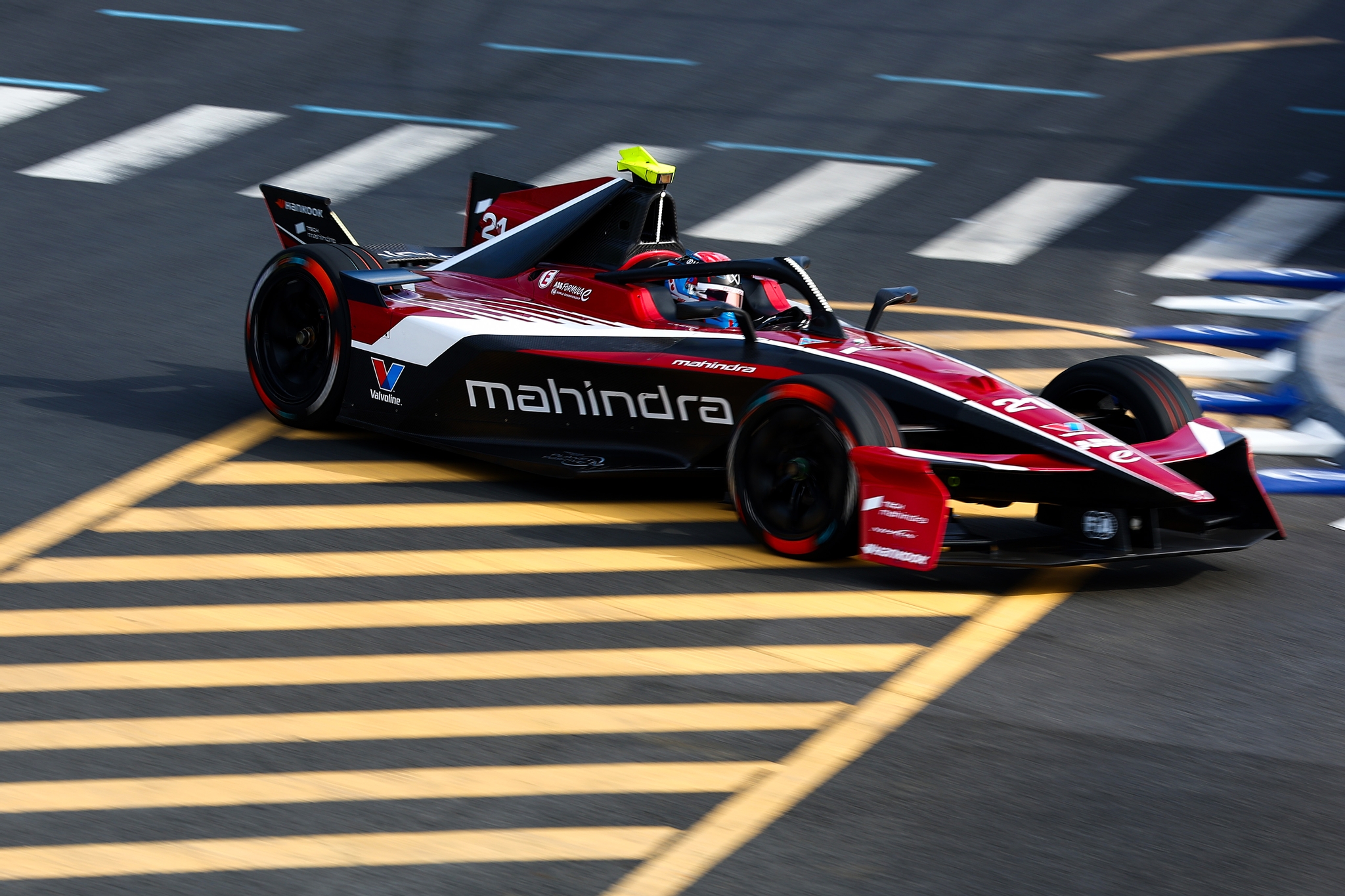 Nyck de Vries de los Países Bajos pilotando el (21) Mahindra Racing Mahi