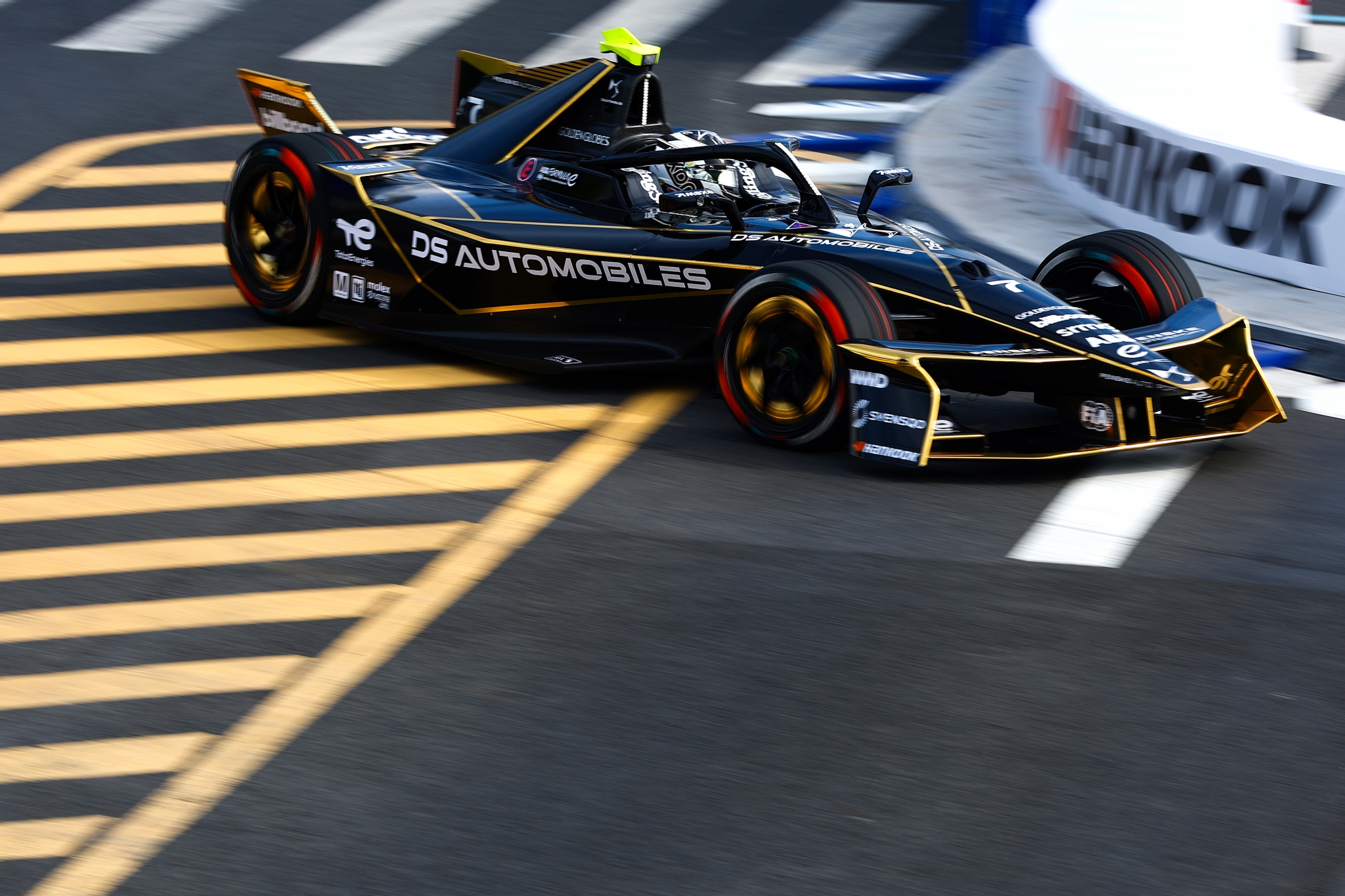 Maximilian Gunther de Alemania pilotando el (7) DS Penske DS E-Tense FE2