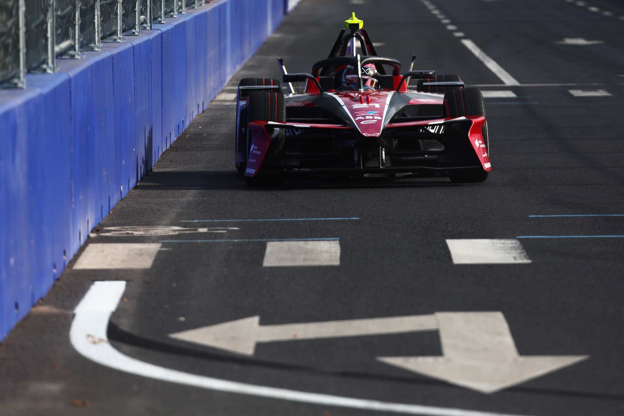 Nyck de Vries de los Países Bajos pilotando el (21) Mahindra Racing Mahi