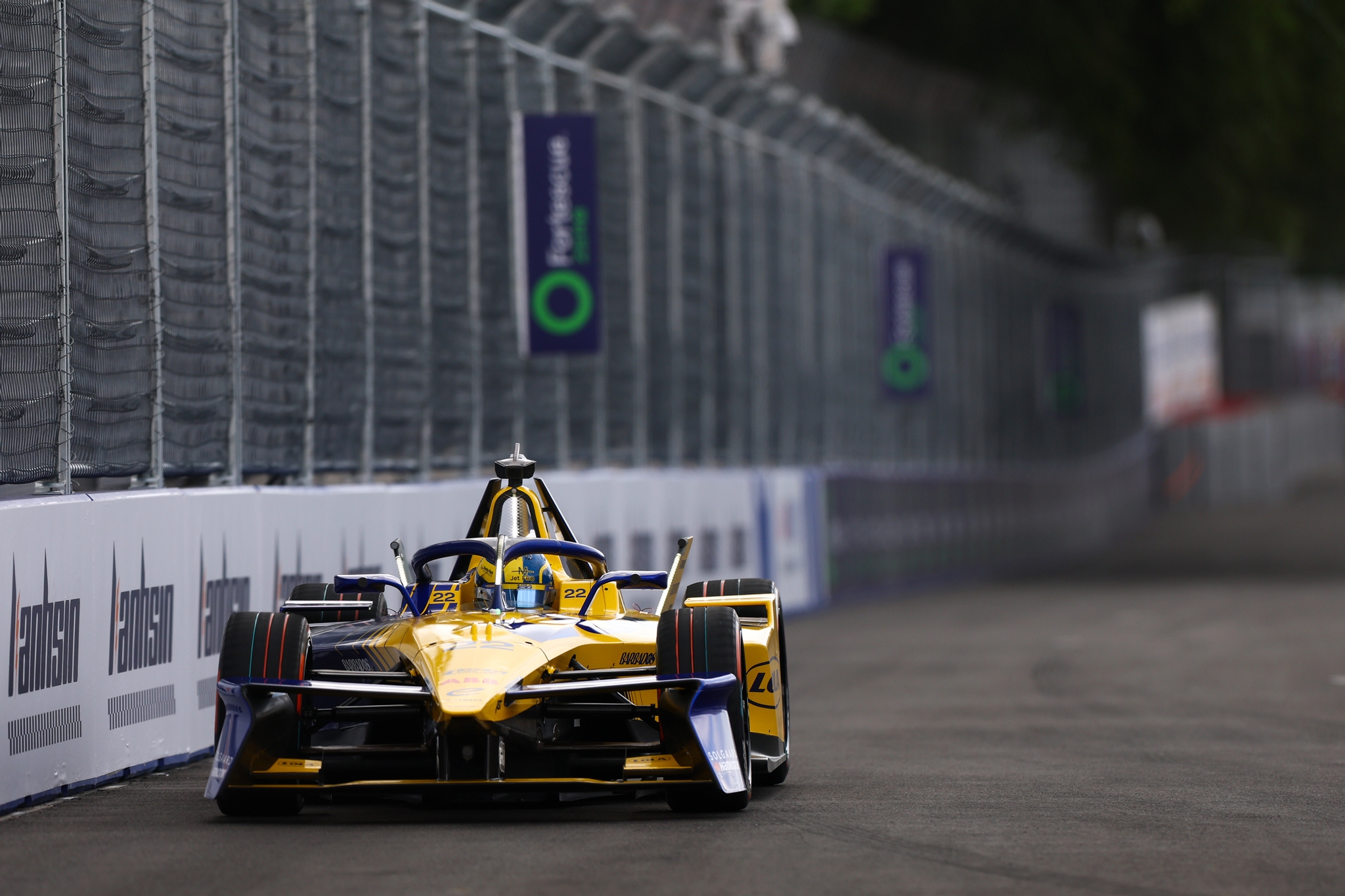 Zane Maloney de Barbados pilotando el (22) Lola Yamaha ABT Formula E Tea