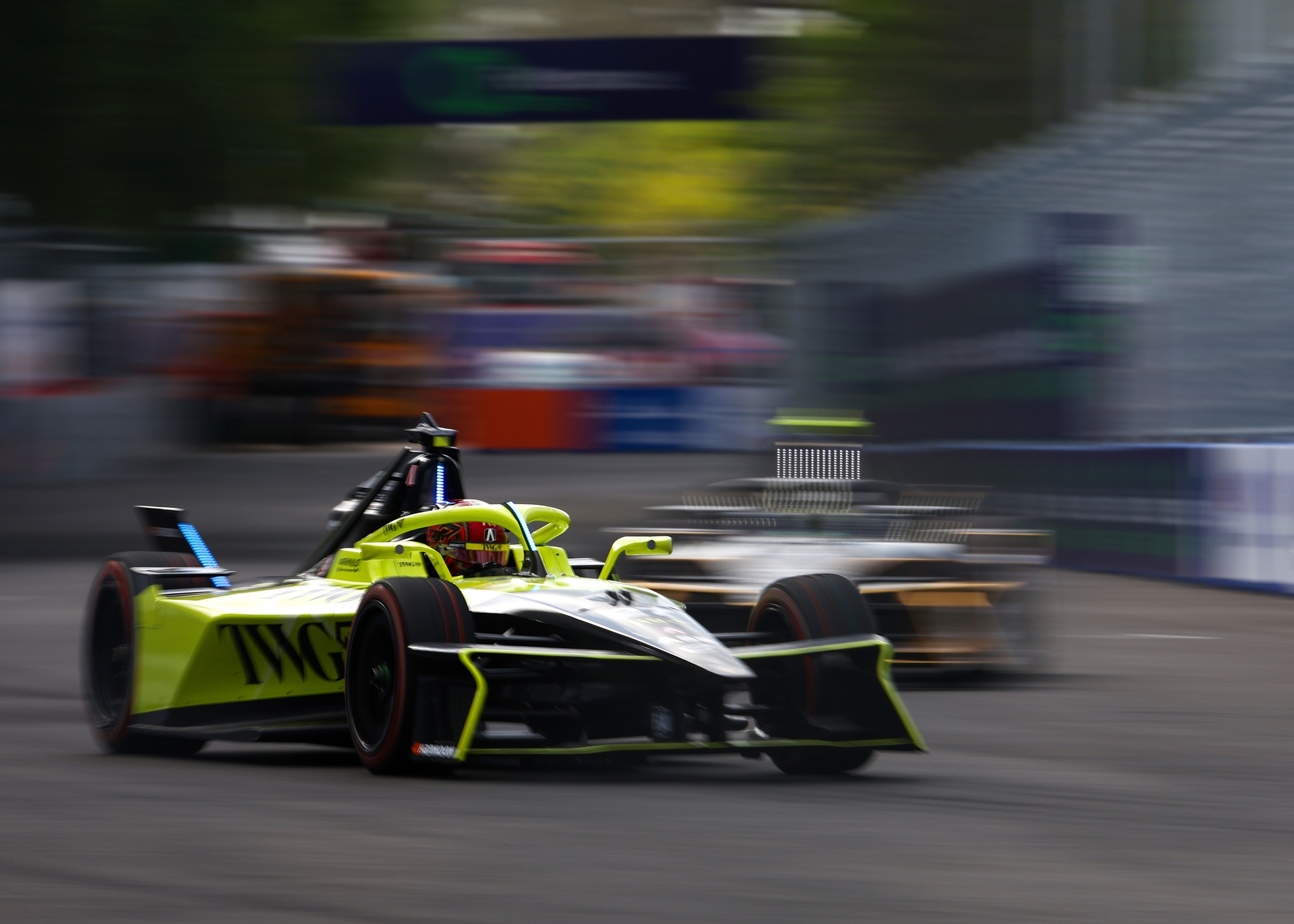 Jake Dennis de Gran Bretaña pilotando el (27) Andretti Formula E Porsche