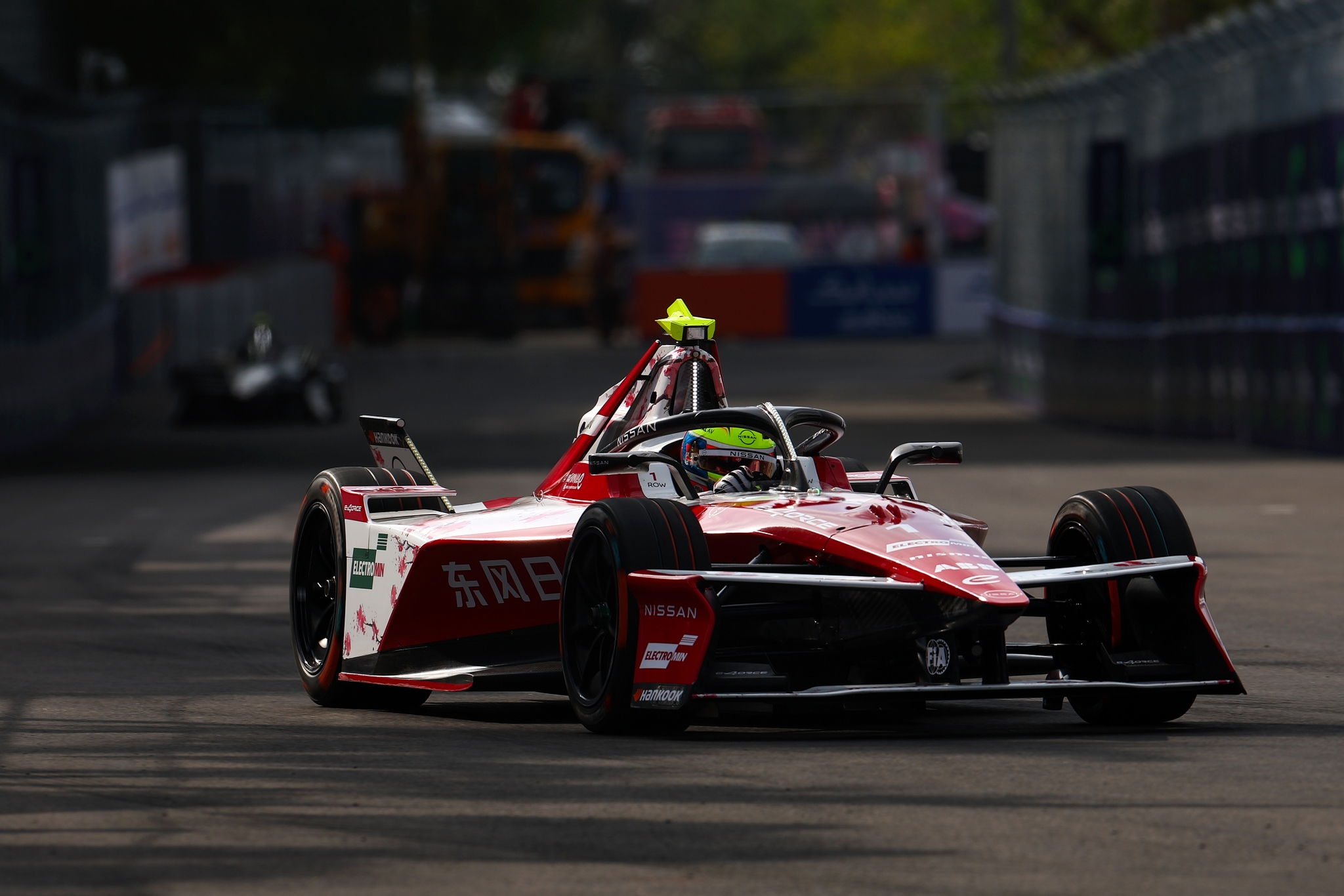 Oliver Rowland de Gran Bretaña pilotando el (1) Nissan Formula E Team Ni