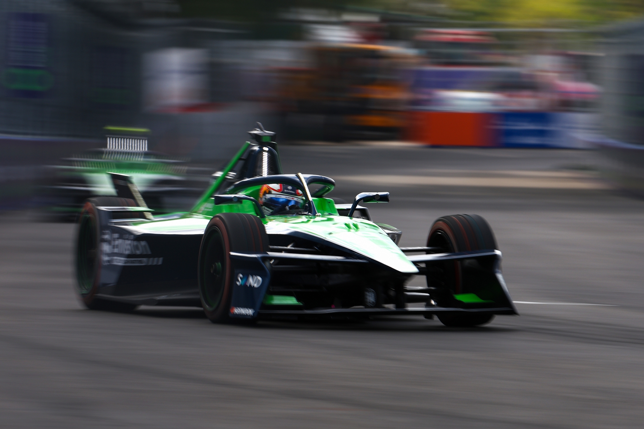 Sebastien Buemi de Suiza pilotando el (16) Envision Racing Jaguar I-TYPE