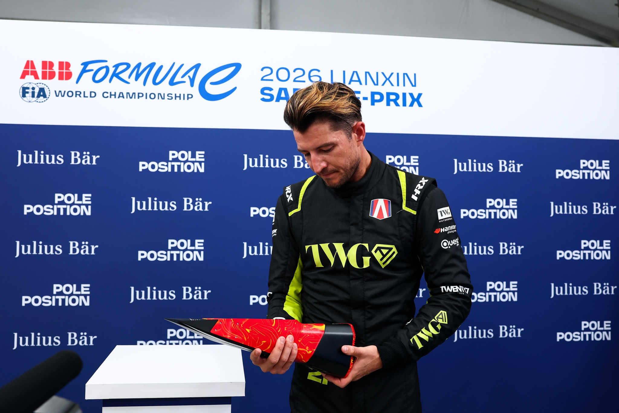 Pole position qualifier Jake Dennis de Gran Bretaña and Andretti Formula