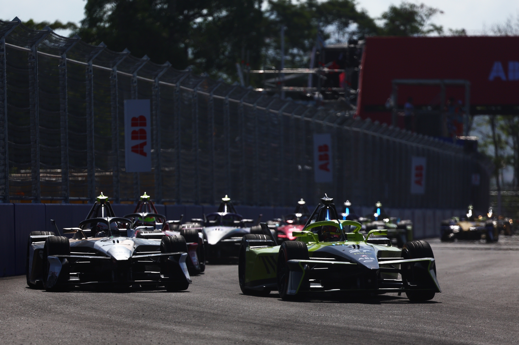 Jake Dennis de Gran Bretaña pilotando el (27) Andretti Formula E Porsche