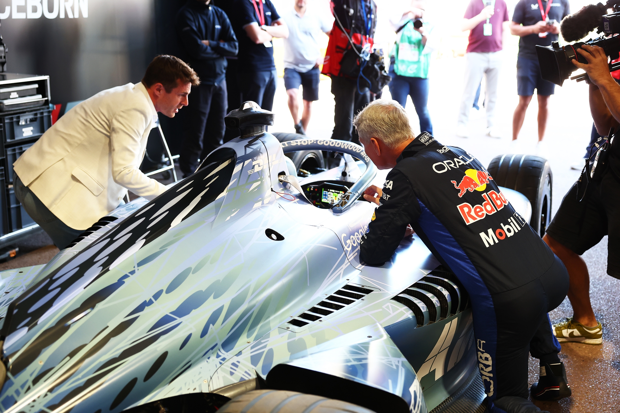 MONTE-CARLO, MONACO - 17 DE MAYO: David Coulthard pilota el GEN4 en pista durante la sesión de entre