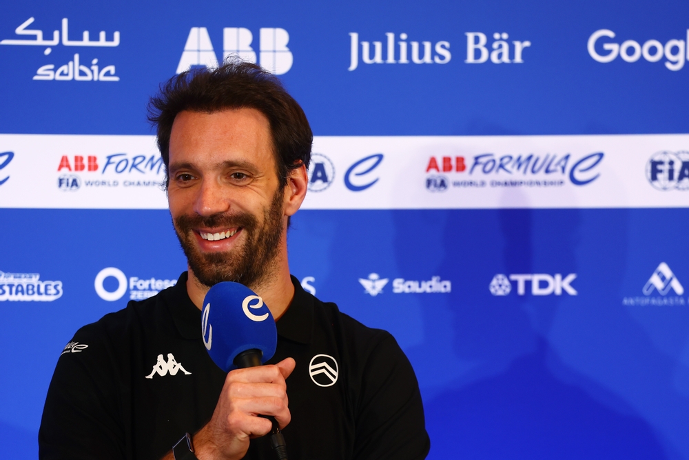 Jean-Éric Vergne de Francia y Citroën Racing habla con los medios en la Conferencia de Prensa durant