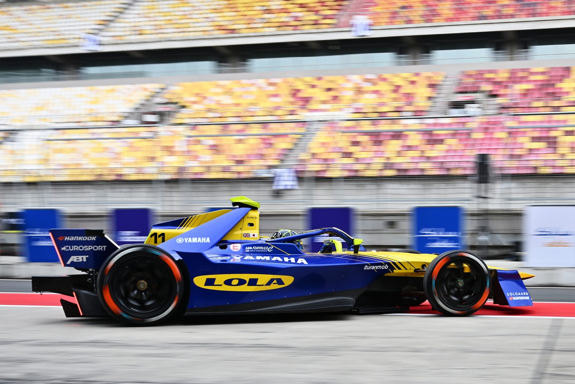Lucas di Grassi de Brasil pilotando el (11) Lola Yamaha ABT Formula E Team Lola-Yamaha T001 in the P