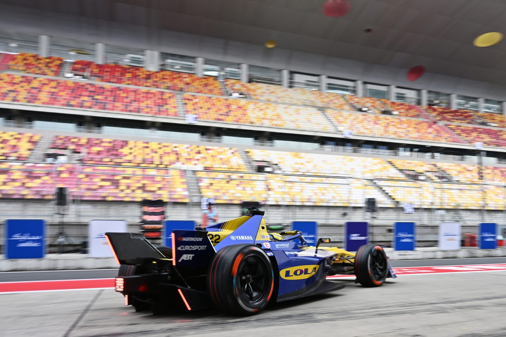 Zane Maloney de Barbados pilotando el (22) Lola Yamaha ABT Formula E Team Lola-Yamaha T001 in the Pi