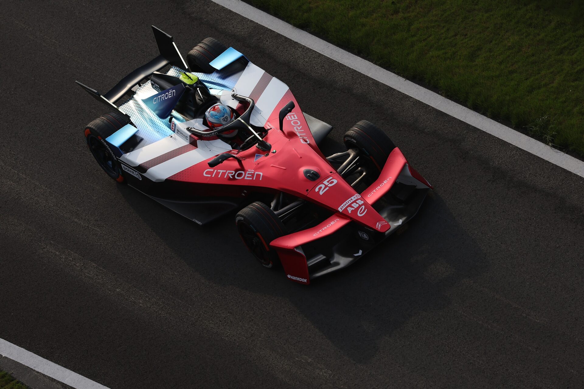 Jean-Eric Vergne de Francia pilotando el (25) Citroen Racing e-CX en pista durante la sesión de entr