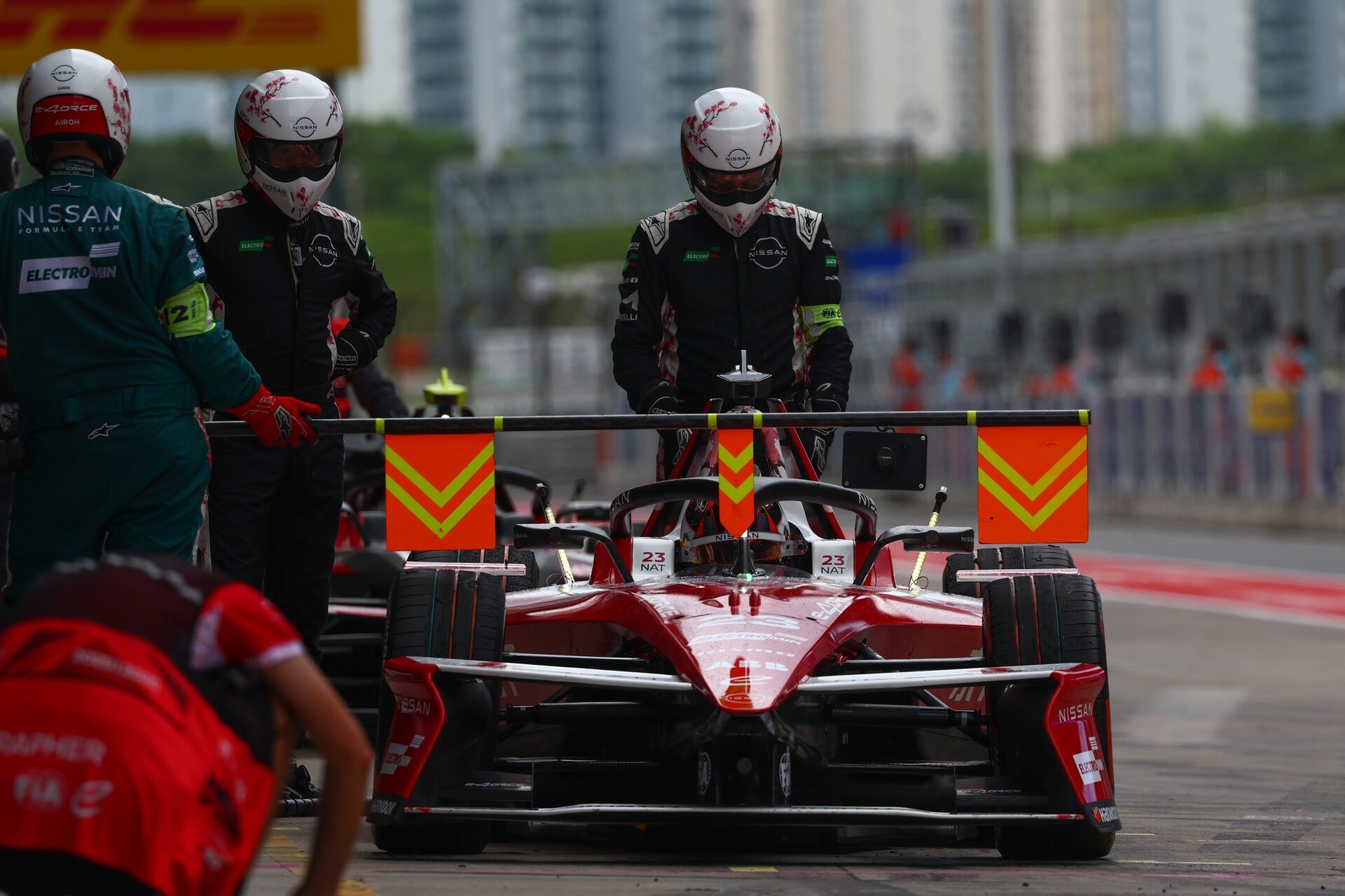 Norman Nato de Francia pilotando el (23) Nissan Formula E Team Nissan e-4ORCE 05 makes a Pit Boost p