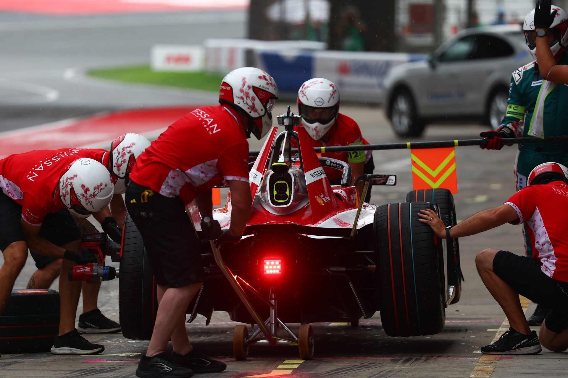 Norman Nato de Francia pilotando el (23) Nissan Formula E Team Nissan e-4ORCE 05 makes a Pit Boost p