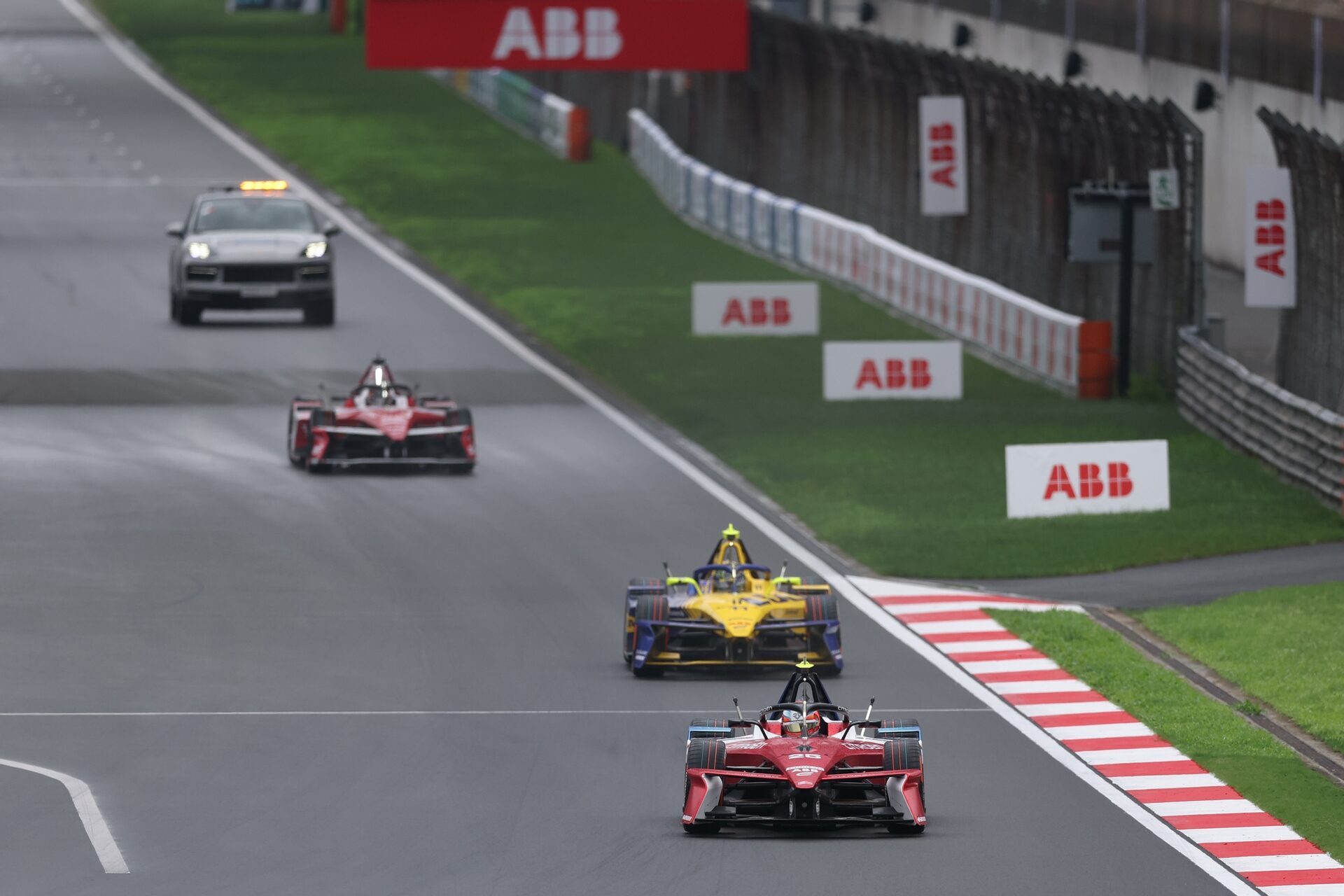 Jean-Eric Vergne de Francia pilotando el (25) Citroen Racing e-CX en pista durante el Shanghai E-Pri
