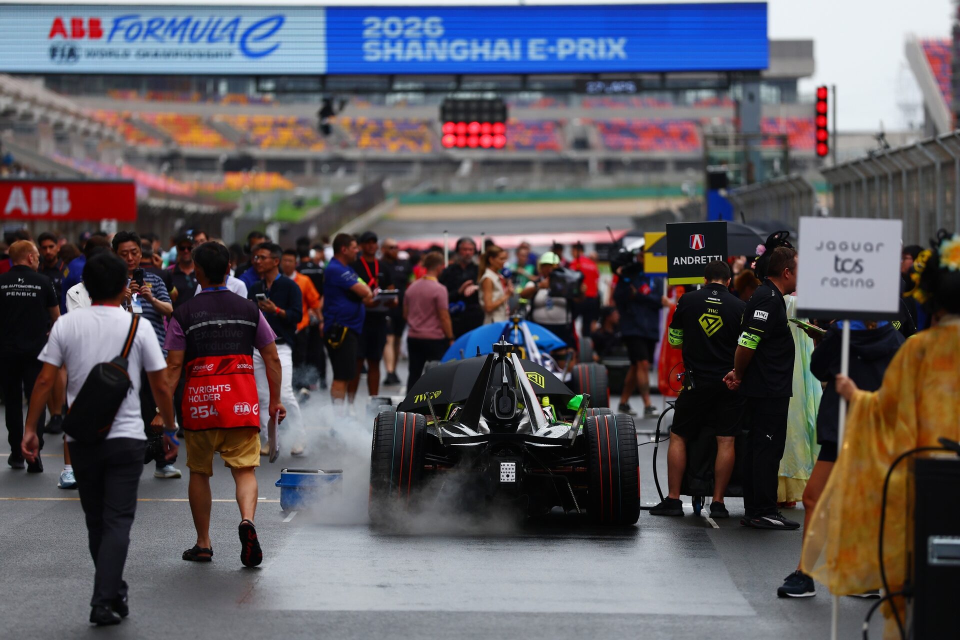 Una vista general del coche de Jake Dennis de Gran Bretaña (27) Andretti Formula E Porsche 99X Electri