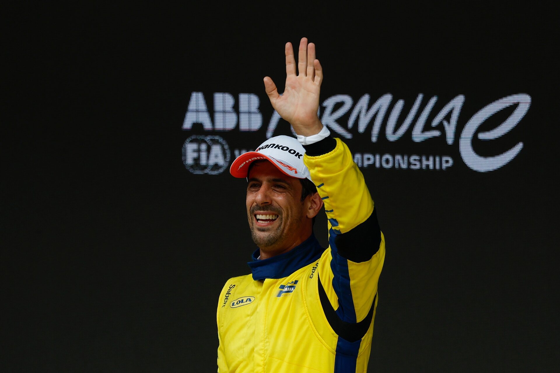 El ganador de la carrera Lucas di Grassi de Brasil y el Lola Yamaha ABT Formula E Team celebra en el parque cerrado du