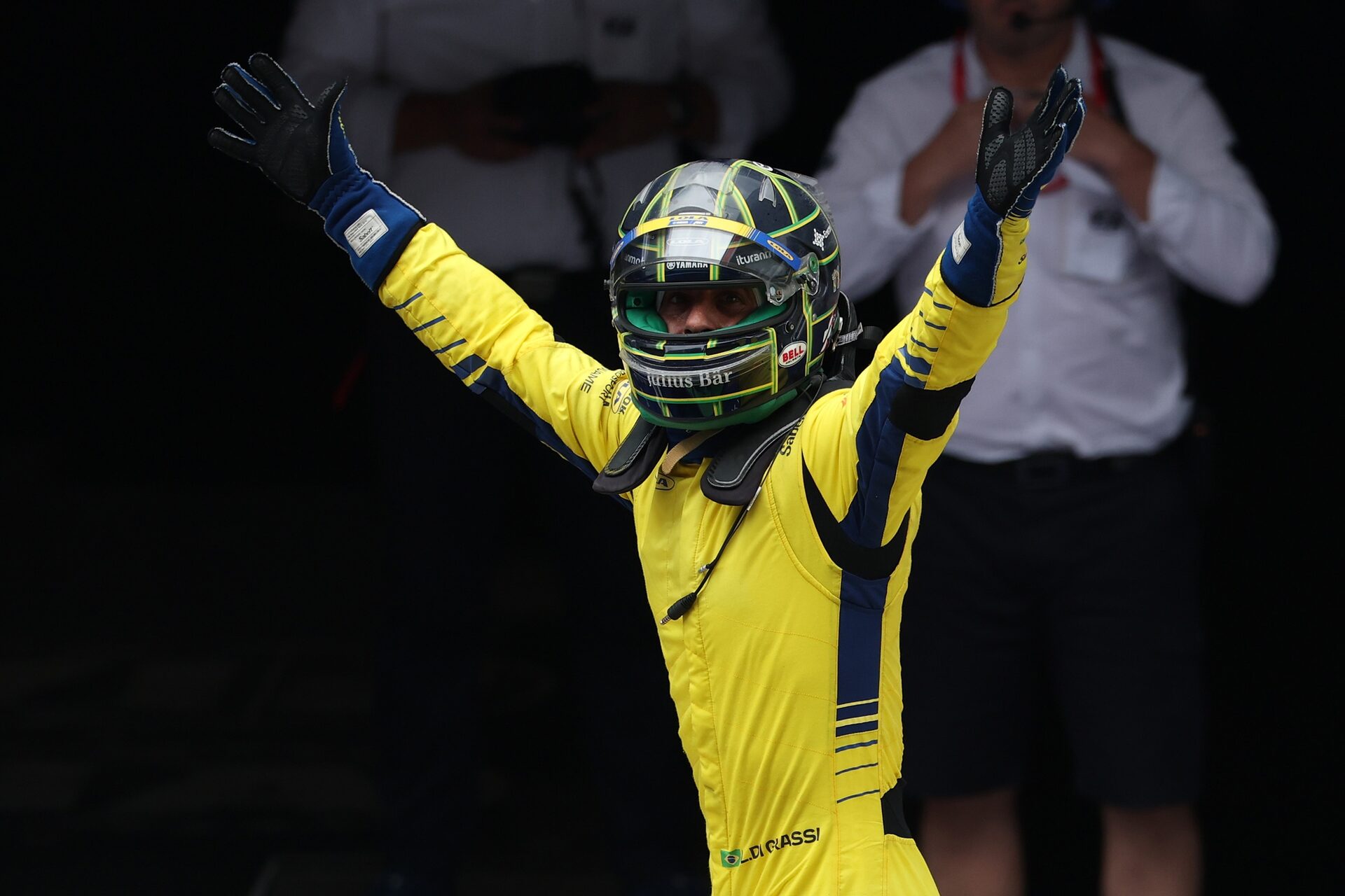 El ganador de la carrera Lucas di Grassi de Brasil y el Lola Yamaha ABT Formula E Team celebra en el parque cerrado du