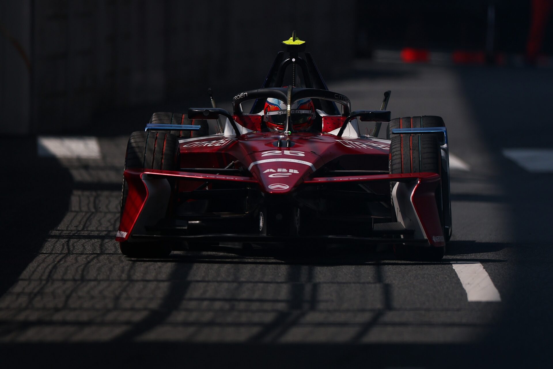 Jean-Eric Vergne de Francia pilotando el (25) Citroen Racing e-CX en pista durante la sesión de entr