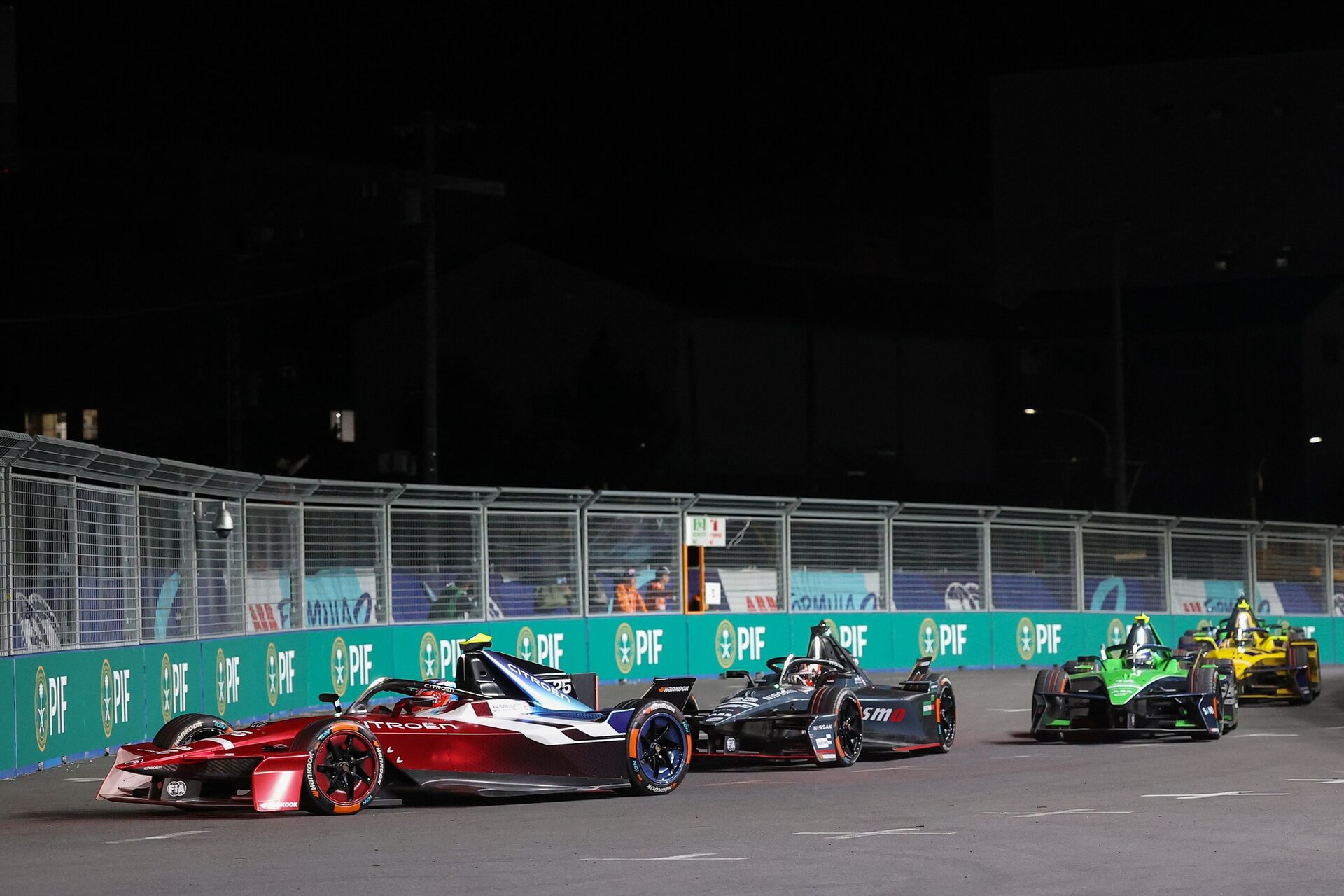Jean-Eric Vergne de Francia pilotando el (25) Citroen Racing e-CX en pista durante el Tokio E-Prix, 
