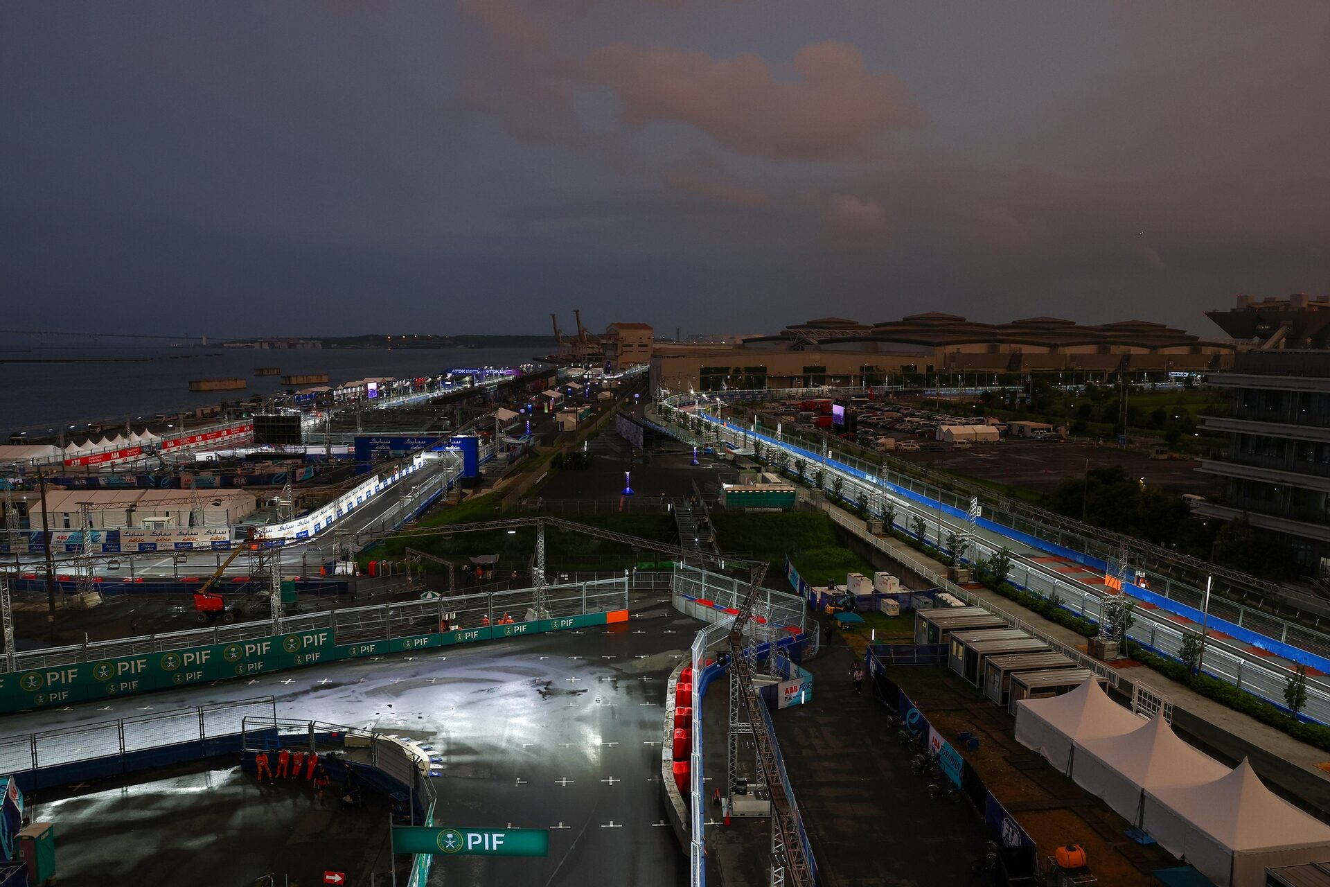 A general view of the track ahead of practice, previa al Tokio E-Prix en el Tokyo Street Circuit el 