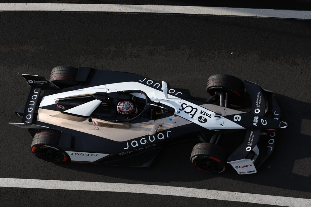 Mitch Evans de Nueva Zelanda pilotando el (9) Jaguar TCS Racing Jaguar I-TYPE 7 en pista durante la 