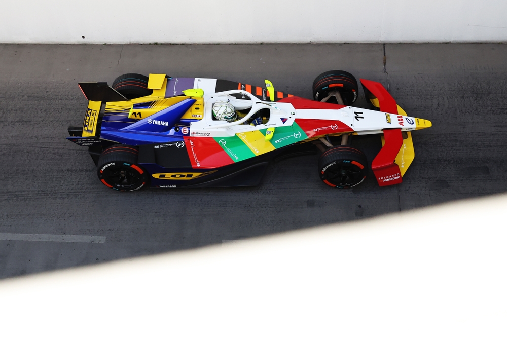 El piloto brasileño Lucas di Grassi al volante del Lola-Yamaha T001 (Nº 11) de Lola Yamaha ABT Formula E Team durante las sesiones de práctica del London E-Prix en ExCeL London. (Foto: Alastair Staley / LAT Images)