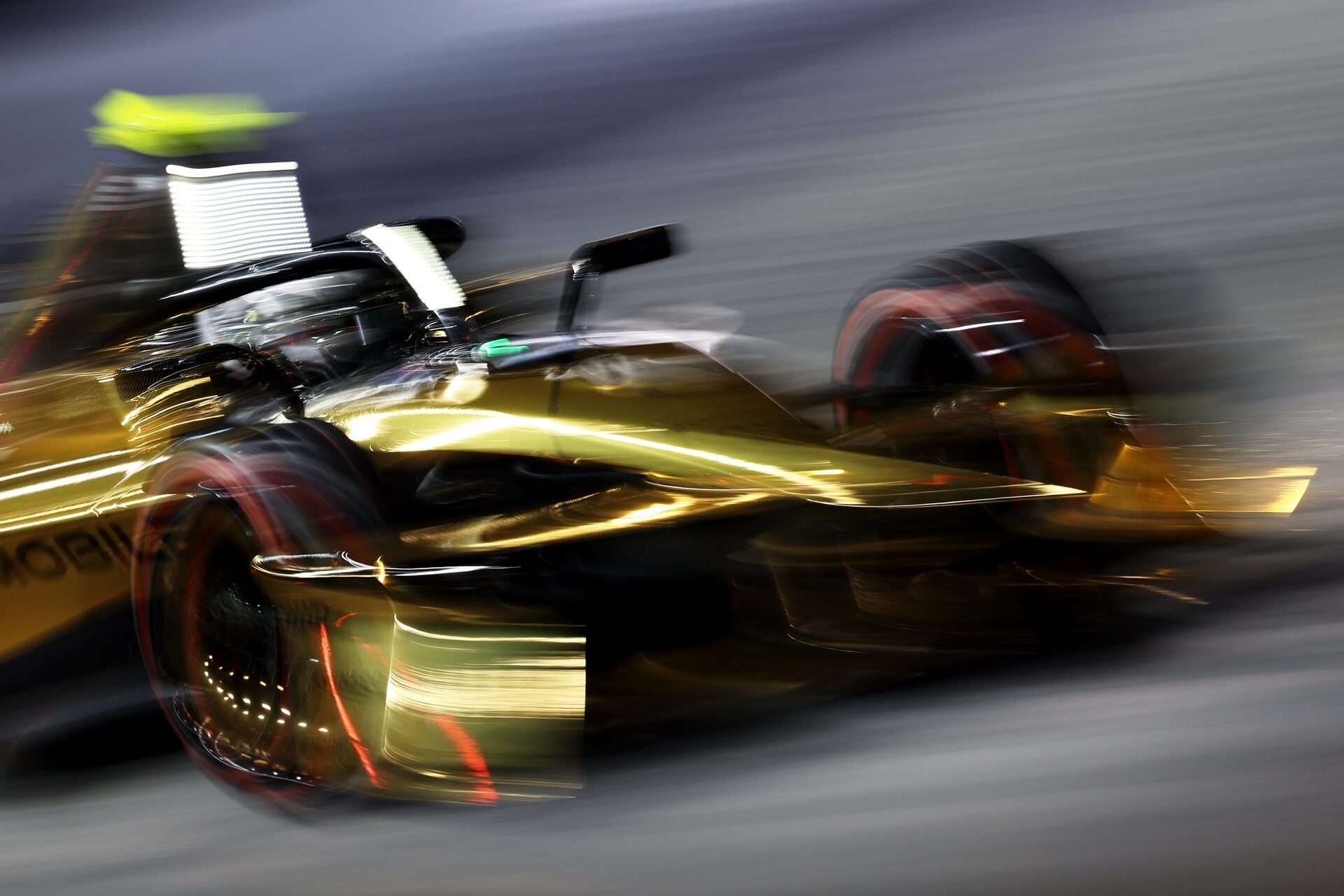 Maximilian Gunther de Alemania pilotando el (7) DS Penske DS E-Tense FE25 en pista durante el London