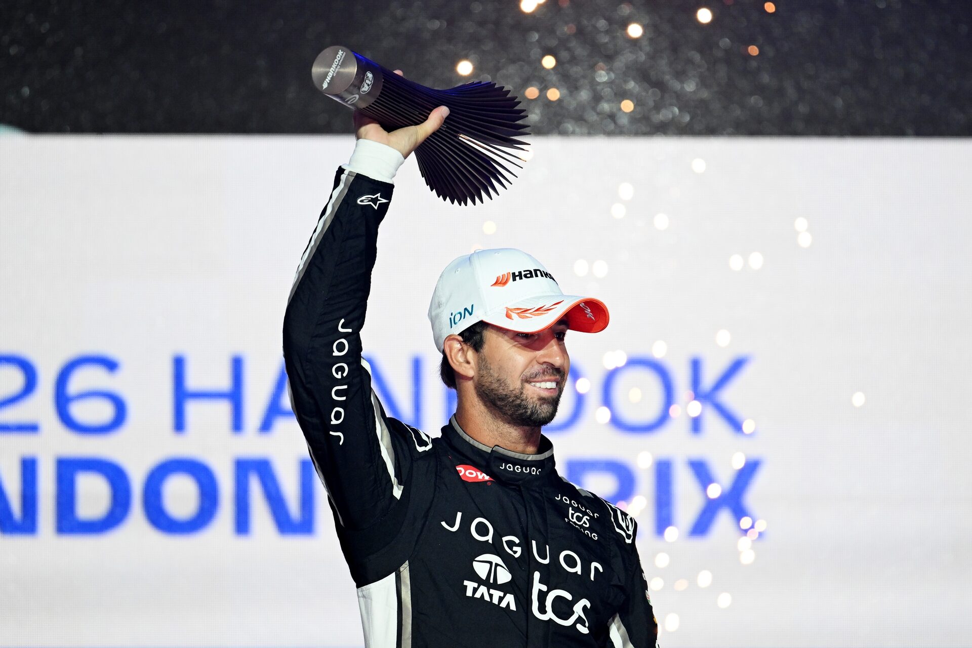 Tercer clasificado Antonio Felix da Costa de Portugal and Jaguar TCS Racing celebrates on the podium